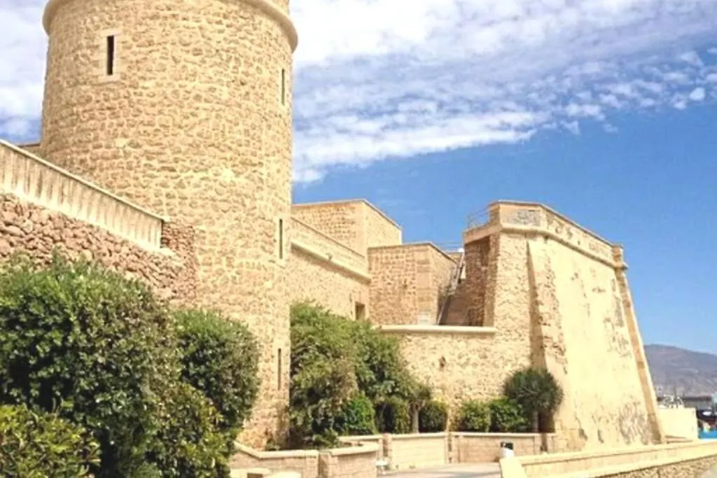 Apartamento a 600 m de la playa y el castillo santa ana Roquetas de Mar España
